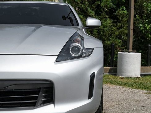 Used 2020 Nissan 370Z Coupe image 37