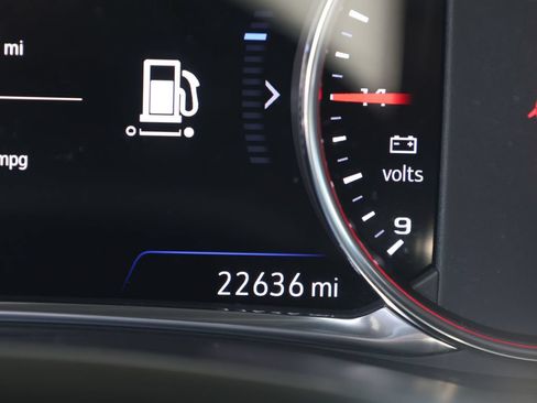 Used 2023 Chevrolet Traverse Premier FWD image 45