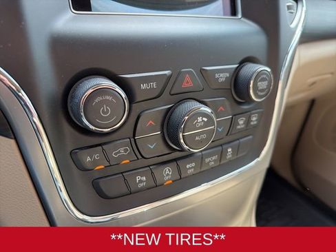 Used 2021 Jeep Grand Cherokee Laredo image 18