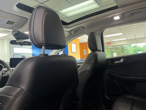 Used 2021 Ford Escape SEL w/ Technology Package AWD/4WD image 18