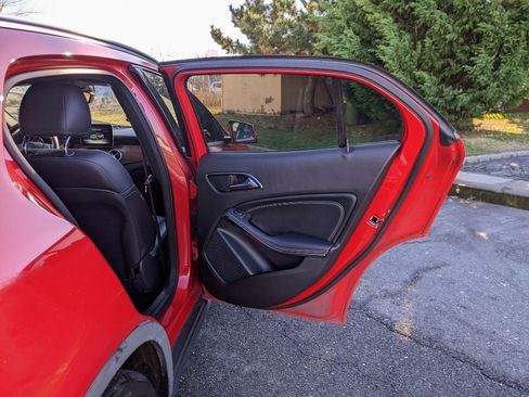 Used 2018 Mercedes-Benz GLA 250 4MATIC image 11