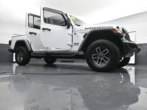 Used 2024 Jeep Gladiator Mojave w/ Technology Group AWD/4WD image 30