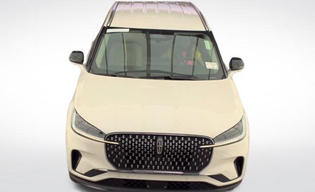 Used 2026 Lincoln Aviator AWD image 9