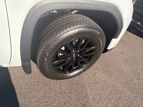 Used 2025 GMC Sierra 1500 Elevation image 14