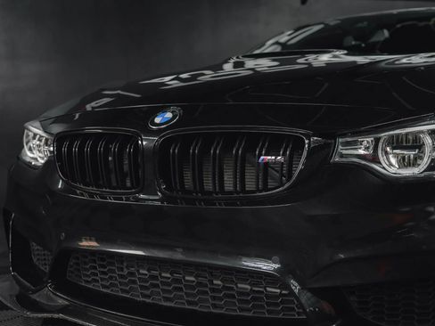 Used 2016 BMW M4 Convertible image 2