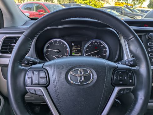 Used 2017 Toyota Highlander Limited Platinum image 27