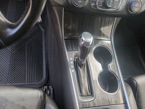 Used 2017 Chevrolet Impala LT FWD image 12