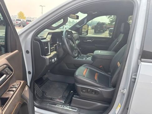Used 2024 GMC Sierra 2500 AT4 AWD/4WD image 7