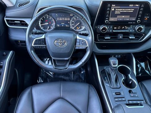 Used 2022 Toyota Highlander XLE image 28