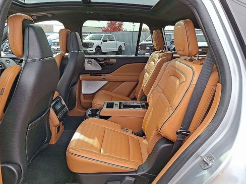 Used 2023 Lincoln Aviator Black Label w/ Dynamic Handling Package AWD/4WD image 11