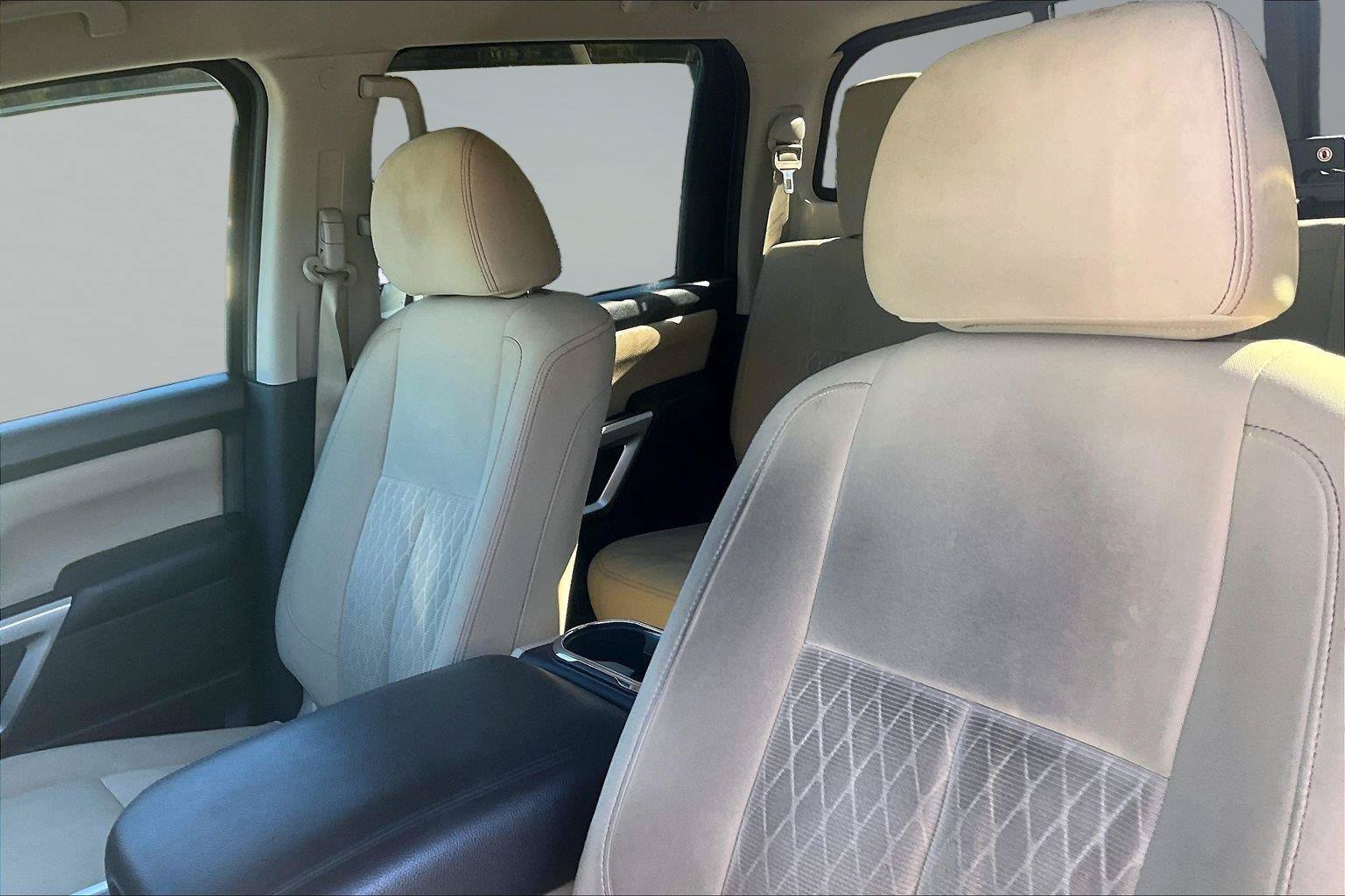 Used 2017 Nissan Titan SV AWD/4WD image 25