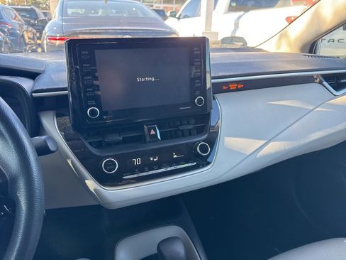 Used 2022 Toyota Corolla LE image 9