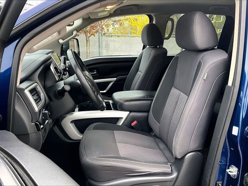 Used 2020 Nissan Titan SV w/ SV Convenience Package image 7
