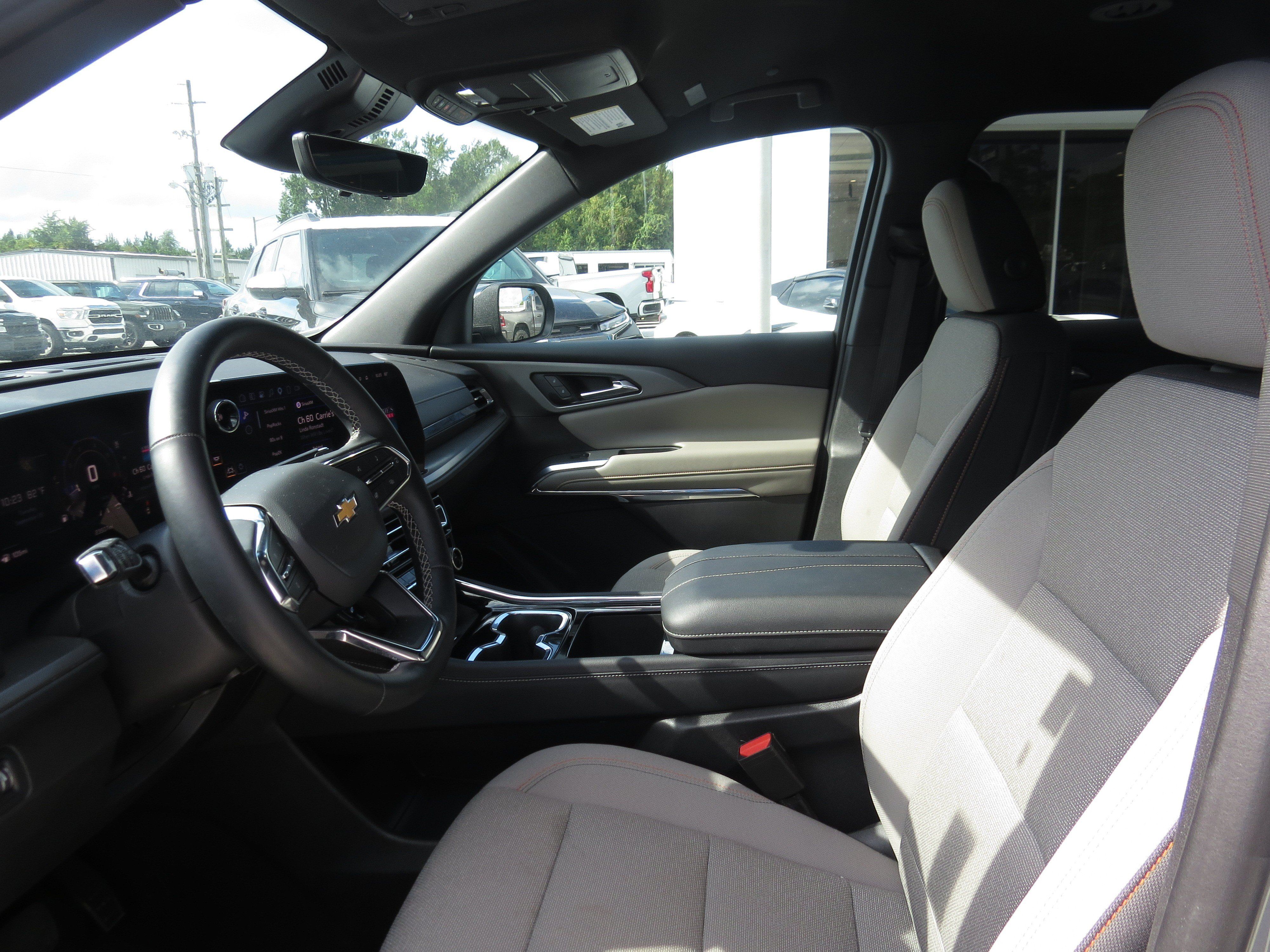 Used 2026 Chevrolet Traverse LT w/ Driver Confidence Package FWD image 17