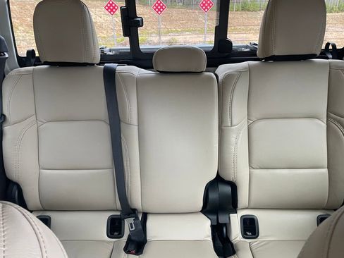 Used 2023 Jeep Gladiator Overland w/ Cold Weather Group image 19