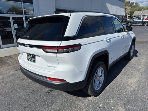 New 2025 Jeep Grand Cherokee Laredo image 9