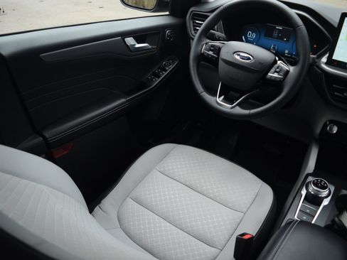 Used 2023 Ford Escape Active w/ Tech Pack #2 image 2