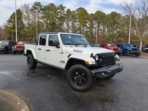 Used 2021 Jeep Gladiator Willys image 3