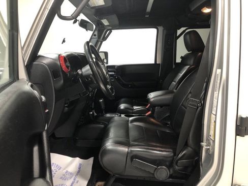 Used 2012 Jeep Wrangler Unlimited Sahara image 17