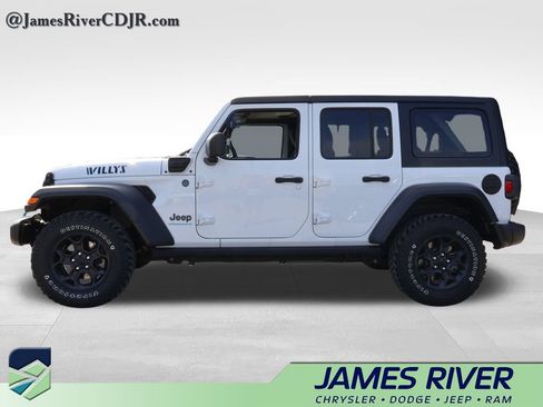 Used 2023 Jeep Wrangler Unlimited w/ Cold Weather Group AWD/4WD image 2