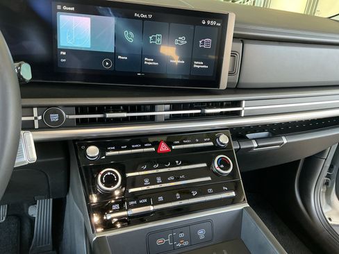 Certified 2025 Hyundai Santa Fe SE image 8