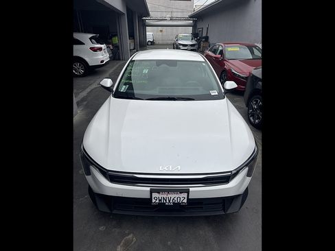 Used 2025 Kia K4 FWD image 2