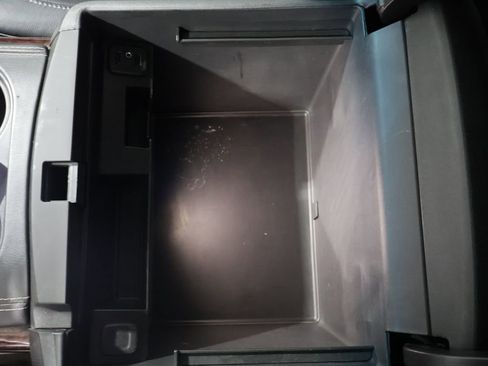 Used 2016 GMC Yukon SLT image 36