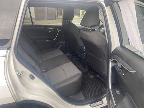 Used 2022 Toyota RAV4 XLE AWD/4WD image 6