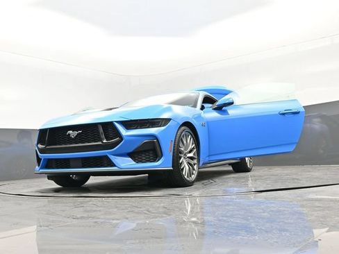 Used 2025 Ford Mustang GT Premium RWD image 34