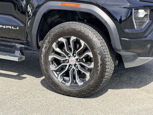 Used 2024 GMC Canyon Denali image 9