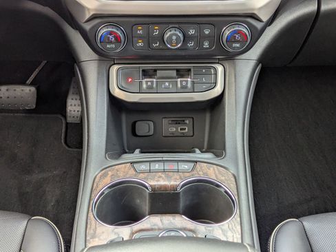 Used 2021 GMC Acadia Denali w/ Denali Technology Package image 20