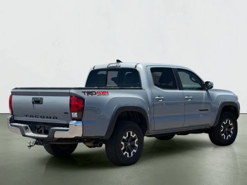 Used 2019 Toyota Tacoma TRD Off-Road AWD/4WD image 4