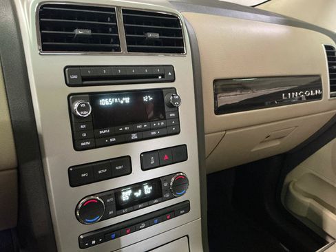 Used 2010 Lincoln MKX AWD image 21