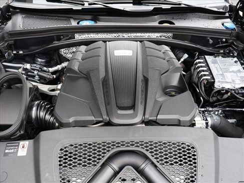 Used 2025 Porsche Macan S AWD/4WD image 28