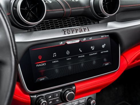 Used 2020 Ferrari Portofino RWD image 22