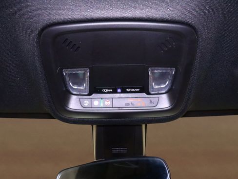 Used 2023 Chevrolet Traverse LT image 41