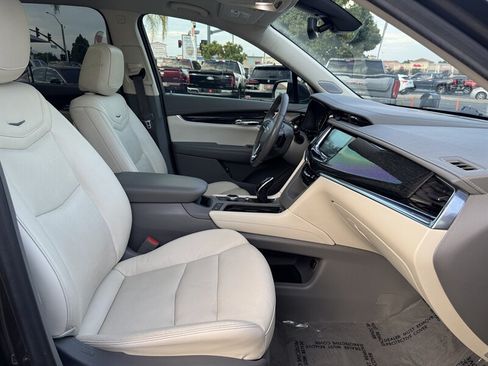 Used 2020 Cadillac XT6 Premium Luxury AWD/4WD image 46