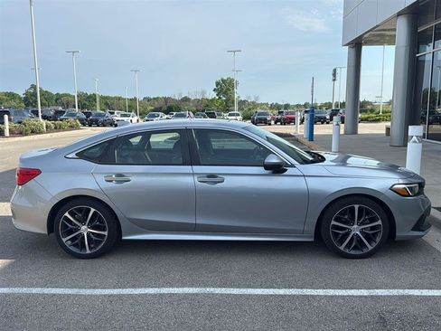 Used 2022 Honda Civic Touring image 19