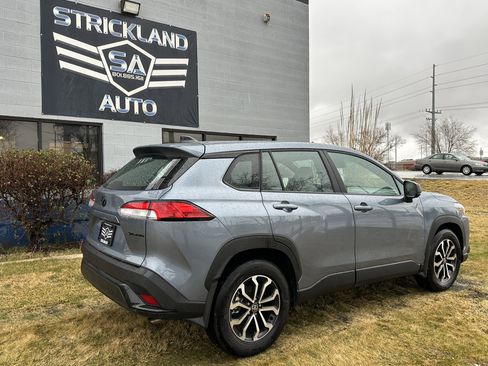 Used 2025 Toyota Corolla Cross AWD Hybrid image 7