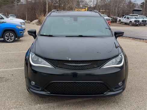 Certified 2019 Chrysler Pacifica Limited w/ S Appearance Package image 17