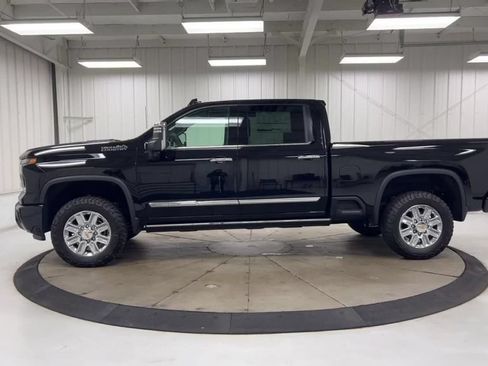 Used 2024 Chevrolet Silverado 3500 High Country w/ High Country Premium Package AWD/4WD image 5