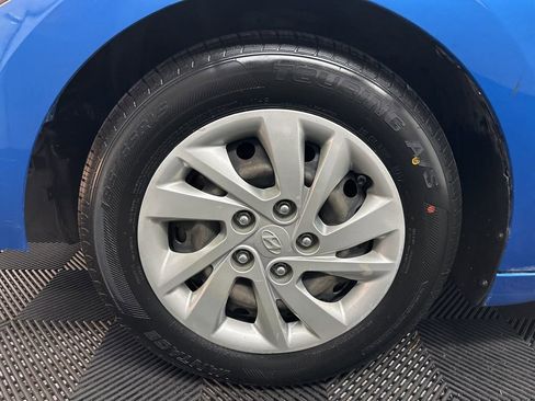 Used 2017 Hyundai Elantra SE FWD image 31