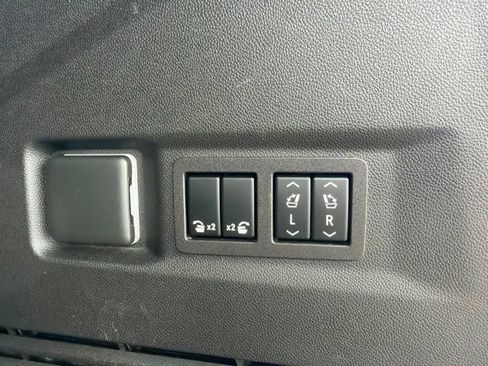 Used 2023 Chevrolet Tahoe Z71 w/ Z71 Off-Road Package AWD/4WD image 24