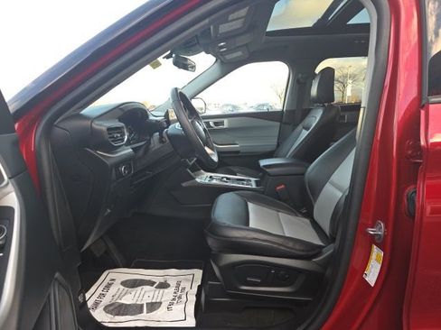 Used 2023 Ford Explorer XLT w/ Equipment Group 202A image 24