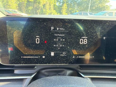 Certified 2025 Kia Carnival EX FWD image 10
