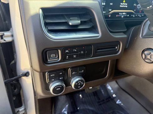Used 2023 GMC Yukon XL SLT w/ SLT Luxury Package AWD/4WD image 11