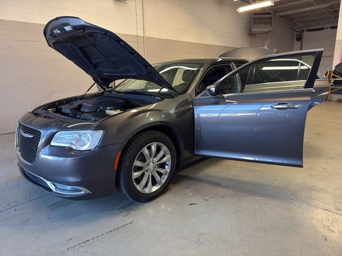 Used 2017 Chrysler 300 C AWD/4WD image 9