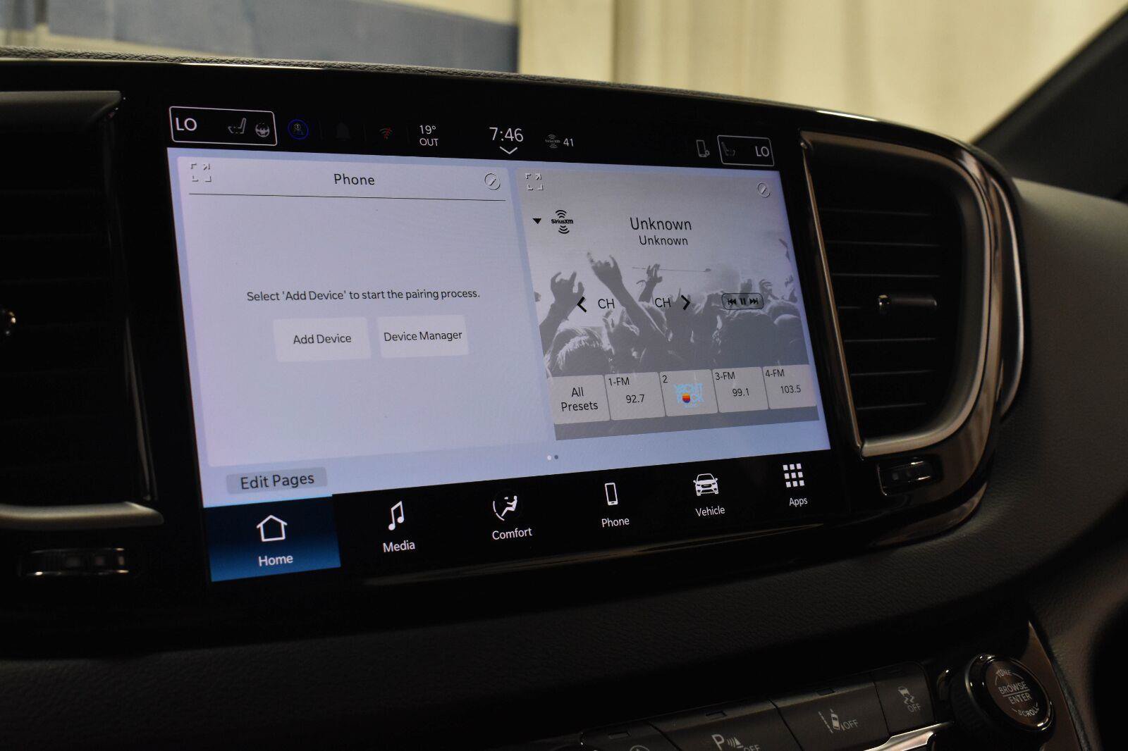 Used 2025 Chrysler Pacifica Select FWD image 14