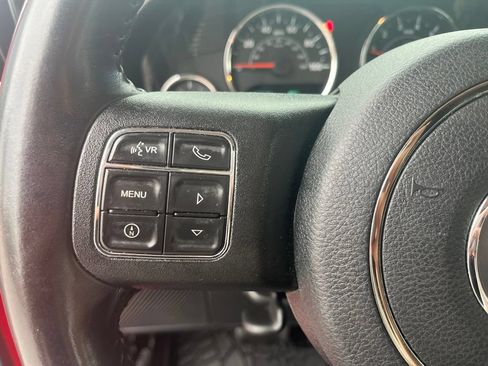 Used 2018 Jeep Wrangler Unlimited Sahara w/ Connectivity Group AWD/4WD image 16