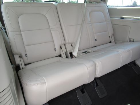 Used 2019 Lincoln Navigator Reserve AWD/4WD image 37